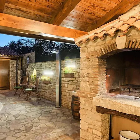 Semesterbostad Milica Pula