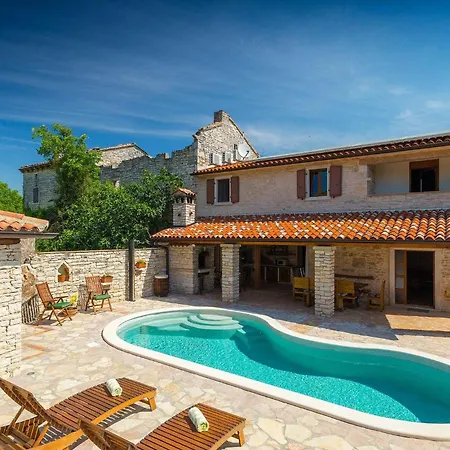 Milica Semesterbostad Pula